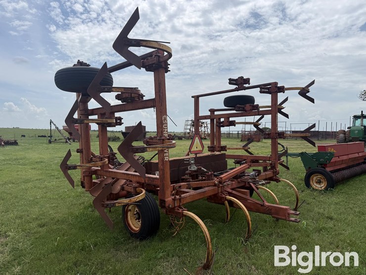 sunflower-24’-chisel-plow-image-3