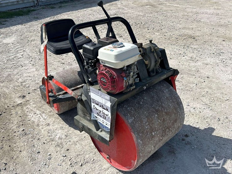 brouwer-ride-on-mini-tandem-turf-roller-image-2