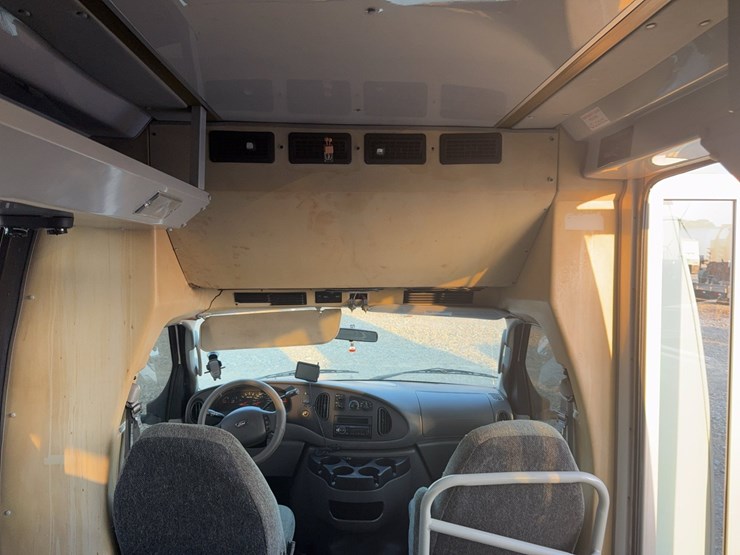 2006-ford-e450-image-46