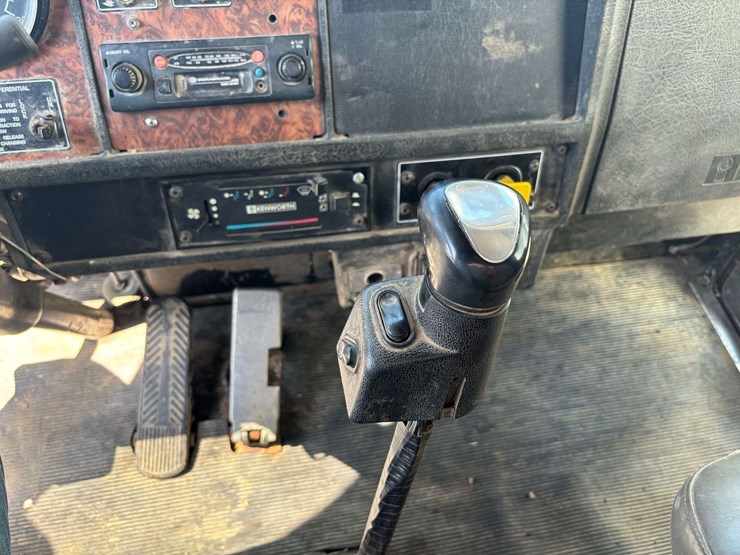 2000-kenworth-t800-image-21