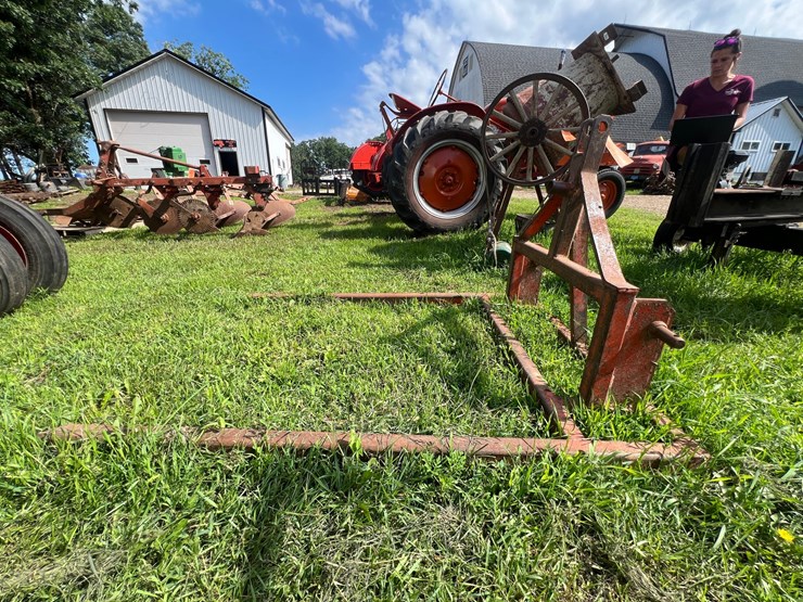 #9923-•-southeast-3-point-round-bale-mover-image-2