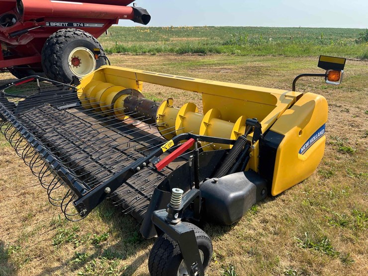 2013-new-holland-790-image-1