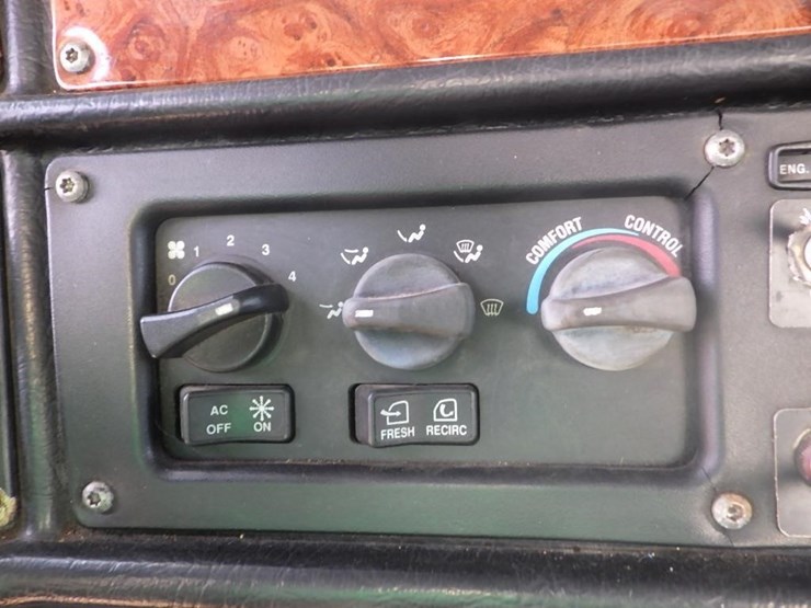 2004-peterbilt-378-image-33