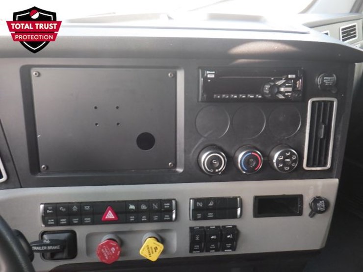 2021-freightliner-cascadia-126-image-21