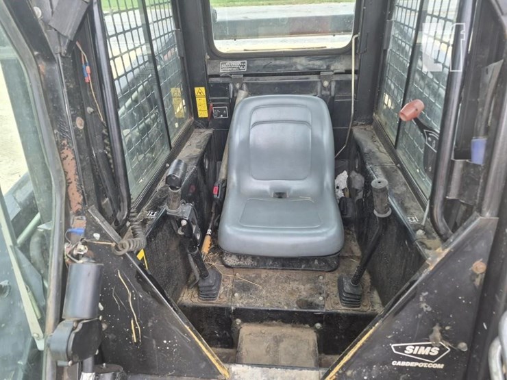 new-holland-lx885-image-11