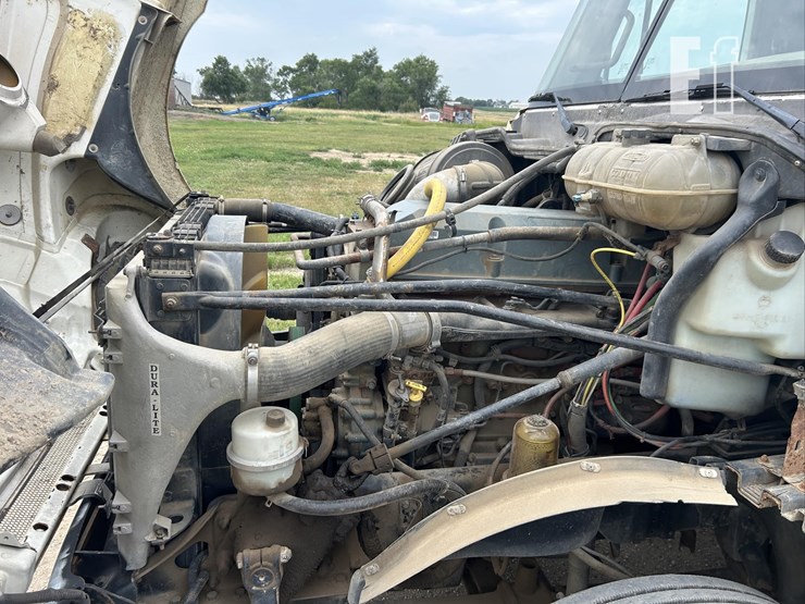 2005-freightliner-columbia-120-image-62