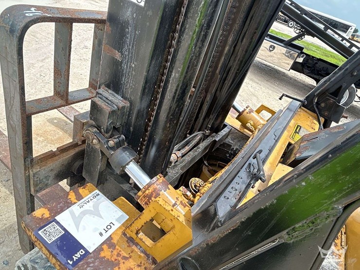 1992-caterpillar-vc110f-11,000lb-diesel-forklift-image-14