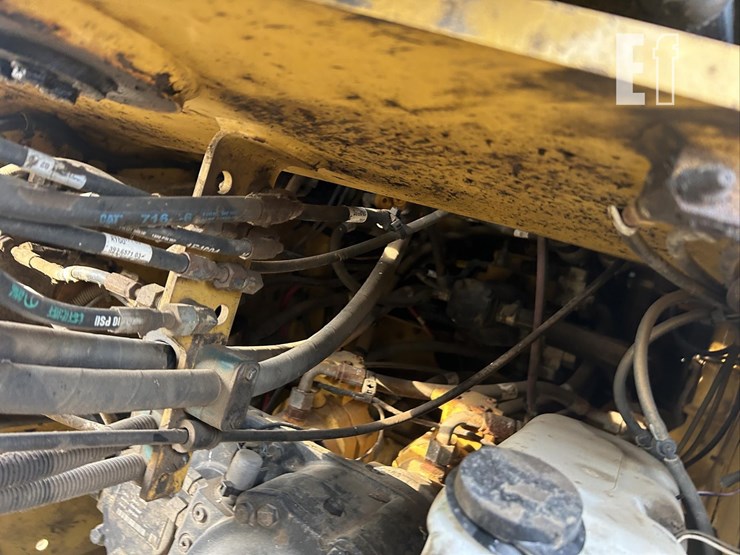 2015-caterpillar-910k-image-22