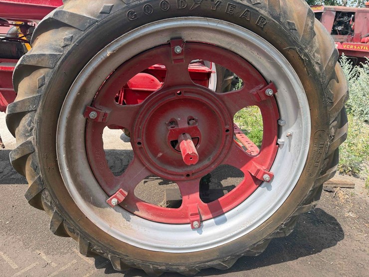 mccormick-farmall-h-tractor-image-17