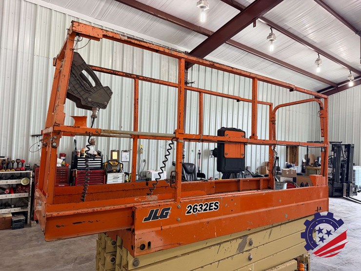 2017-jlg-2632es-image-44