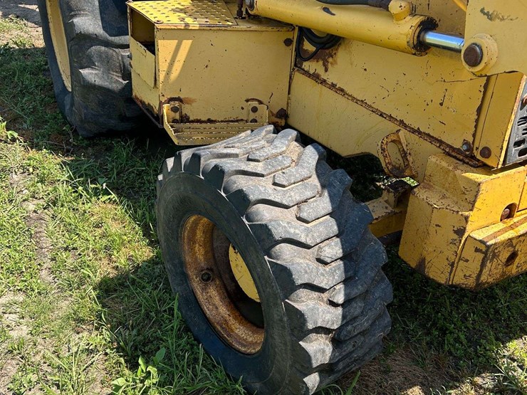 jd-410d-backhoe-image-18