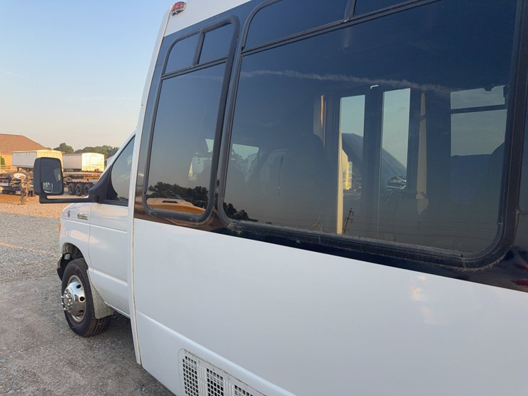 2006-ford-e450-image-16