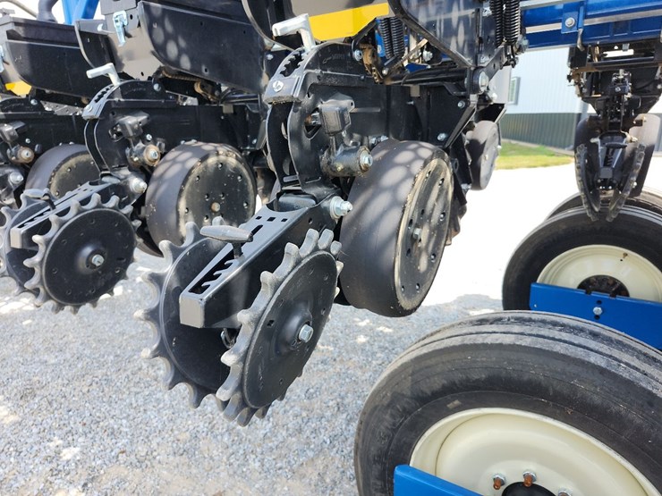 2023-kinze-3605-image-13