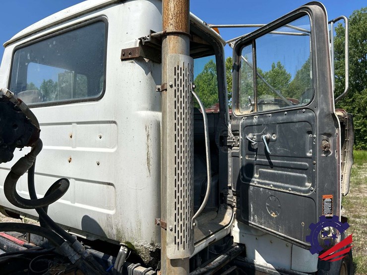 1995-mack-dm690s-image-72