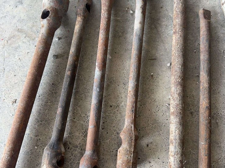 socket-lug-wrenches-with-clevis-shackle-and-hand-wheel-image-7