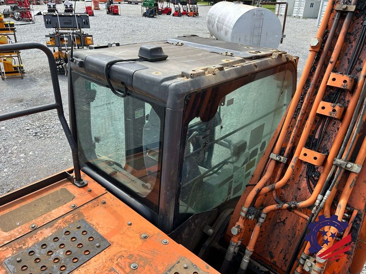 2018-hitachi-zx300-lc-6n-image-77