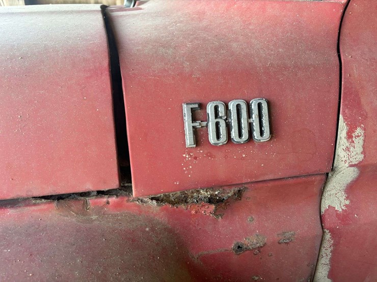 1975-ford-600-image-7