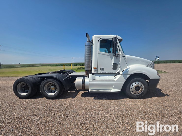 2003-freightliner-columbia-120-image-4