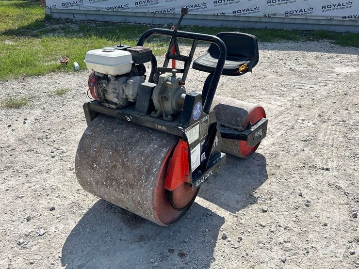 brouwer-ride-on-mini-tandem-turf-roller-image-1