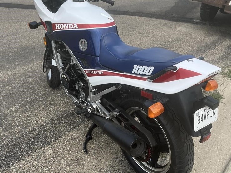 1984-honda-vf1000-7468-image-2
