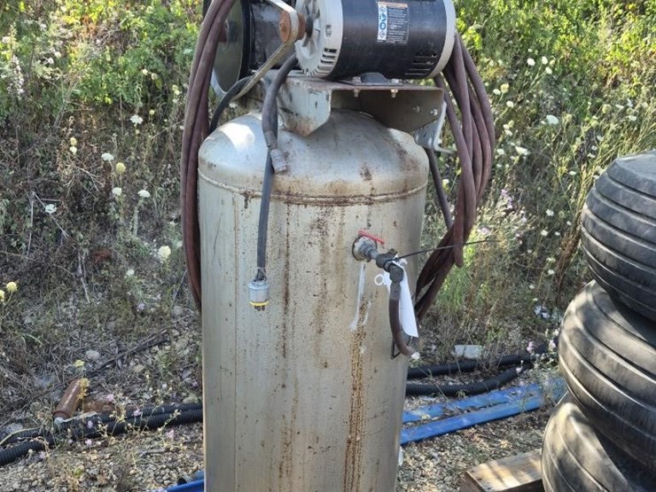 campbell/hausfeld-standing-air-compressor-image-3