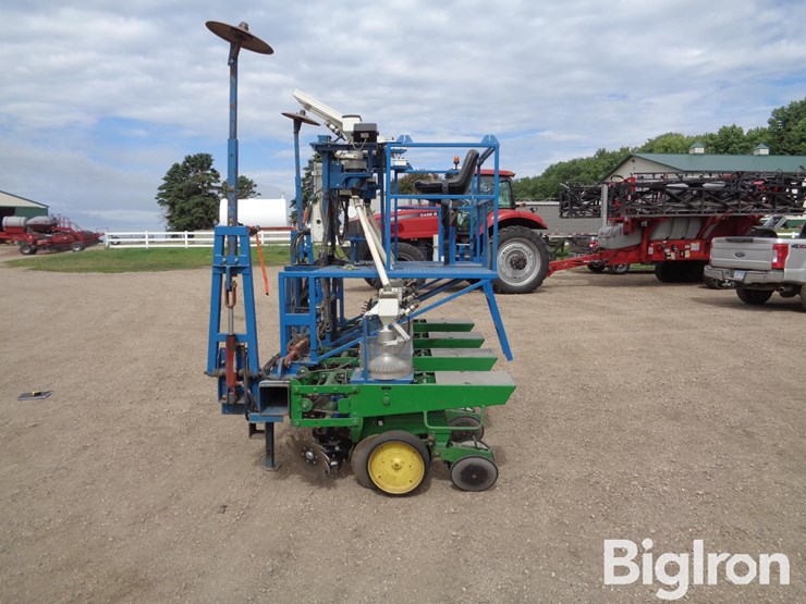 almaco-4r30-3-pt-research-planter-image-8