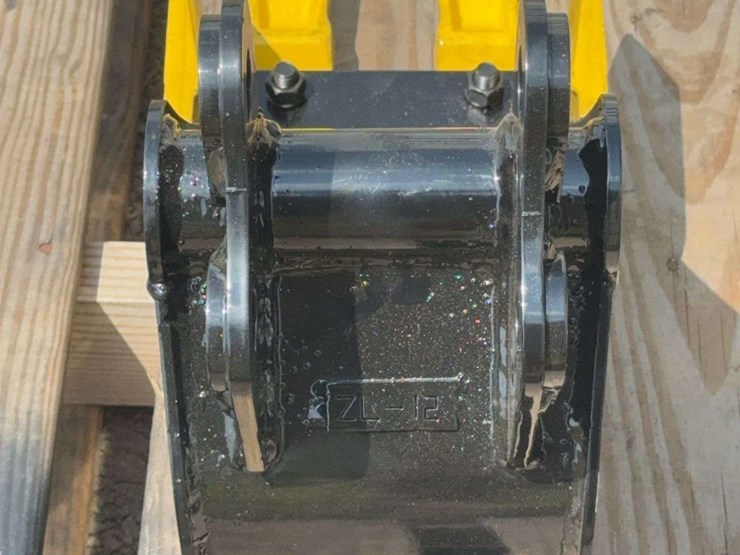 7”-w-mini-excavator-bucket-model-zl-12-image-2
