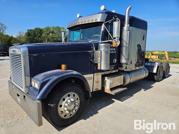 2005-freightliner-fld132-classic-xl-image-1