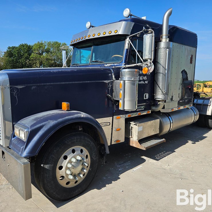 2005 FREIGHTLINER FLD132 CLASSIC XL