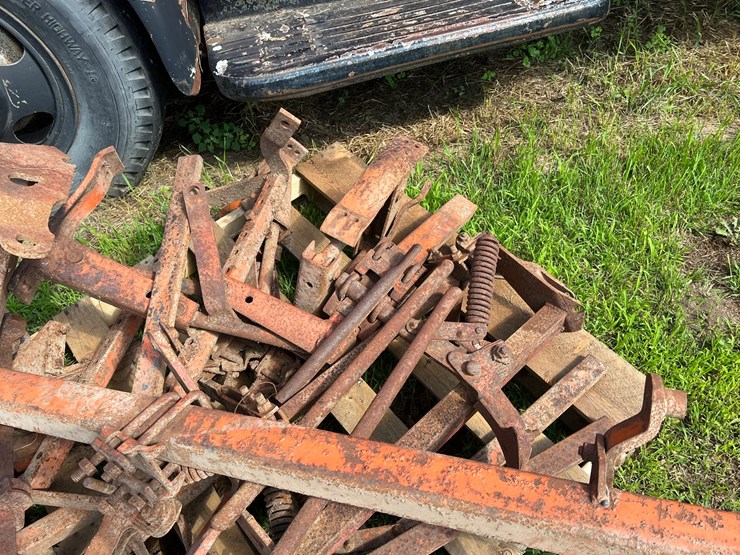 #9938-•-(3)-pallets-of-misc.-allis-chalmers-parts-image-9