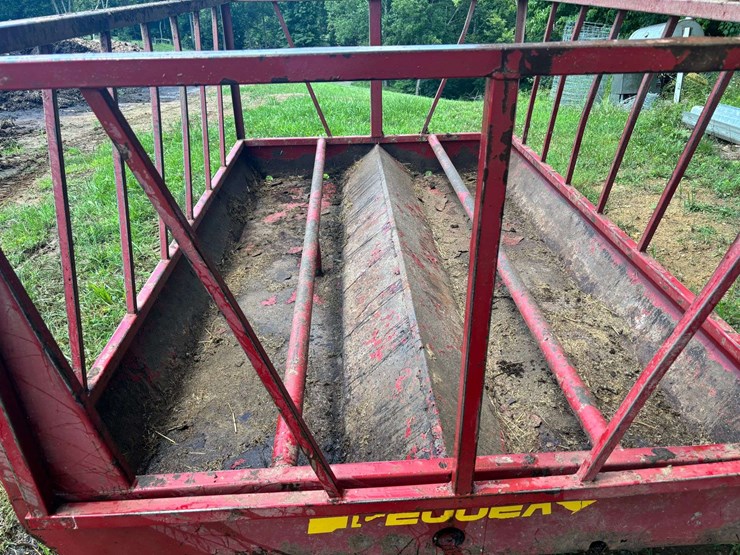 pequea-s10es-cattle-feeder-image-5