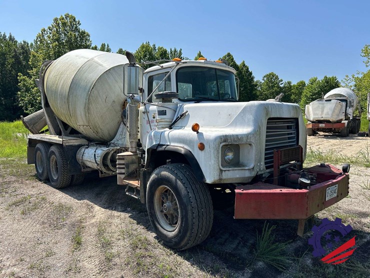 1995-mack-dm690s-image-58