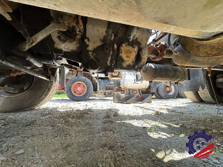 1992-mack-dm600gk-rear-discharge-(glider-kit)-concrete-mixer-truck-image-53