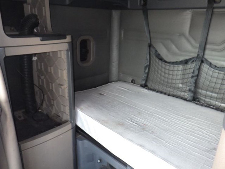 2017-freightliner-cascadia-125-evolution-image-23