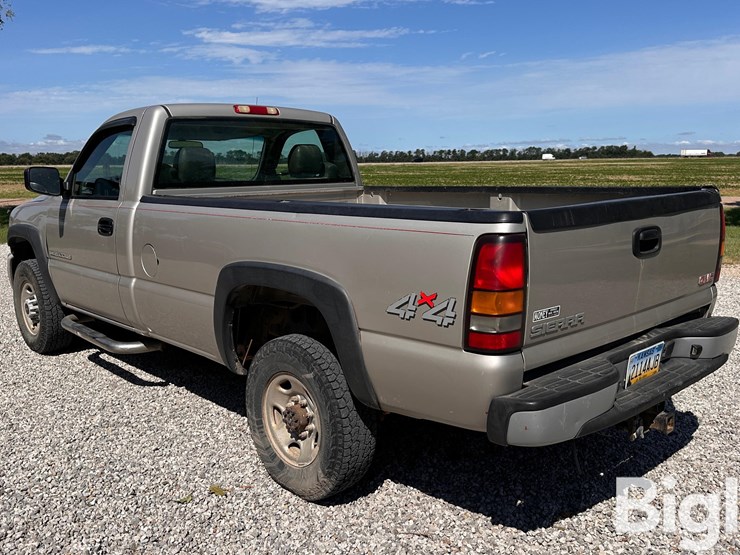 2004-gmc-sierra-2500-image-7