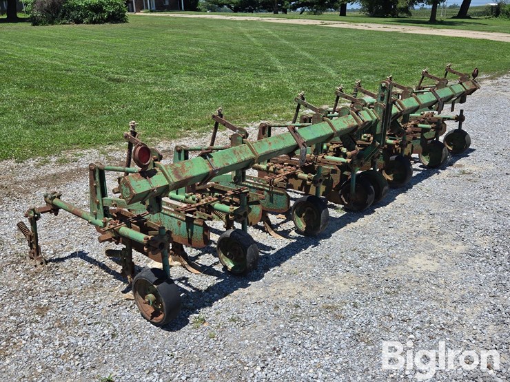 john-deere-6r30"-cultivator-image-3