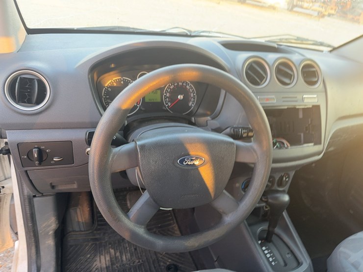 2010-ford-transit-connect-image-32