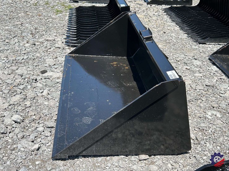 skid-steer-bucket-with-blade-attachment-image-3