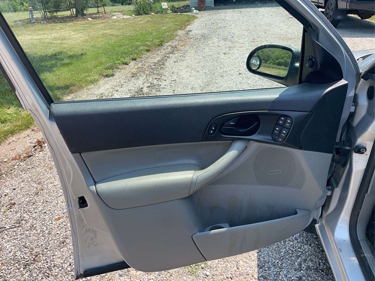 2007-ford-focus-image-16