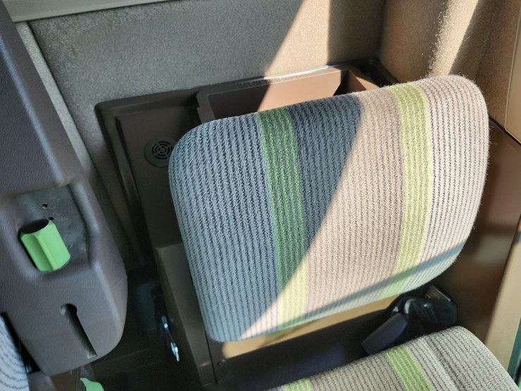2010-john-deere-9670-sts-image-71