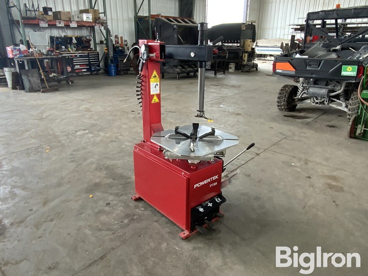 2026-massey-ferguson-730-image-3