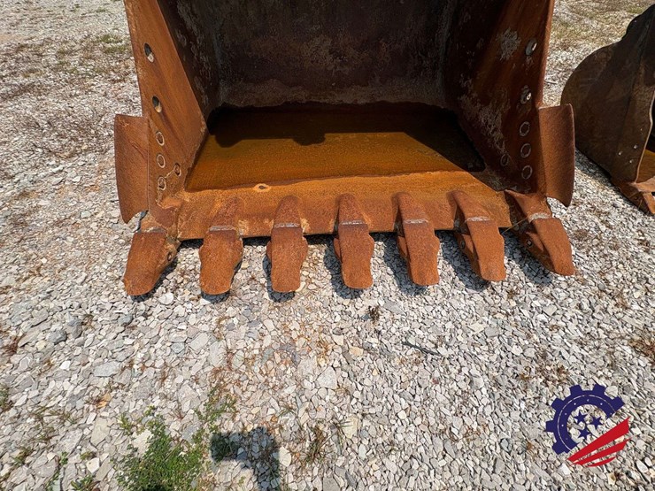 cat-72"-336-excavator-bucket-image-8