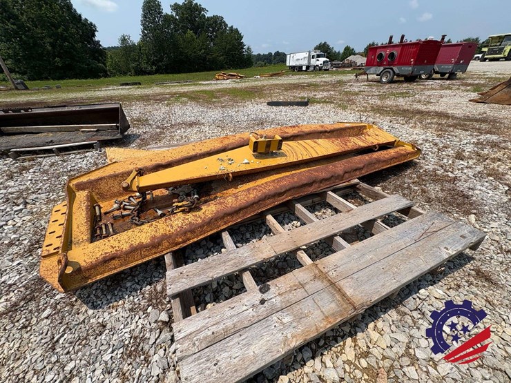 caterpillar-745-image-7