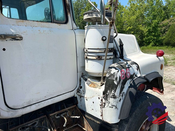 1992-mack-dm600gk-rear-discharge-concrete-mixer-truck-image-56