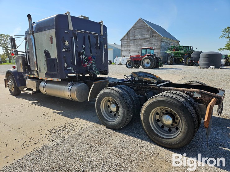 2005-freightliner-fld132-classic-xl-image-7
