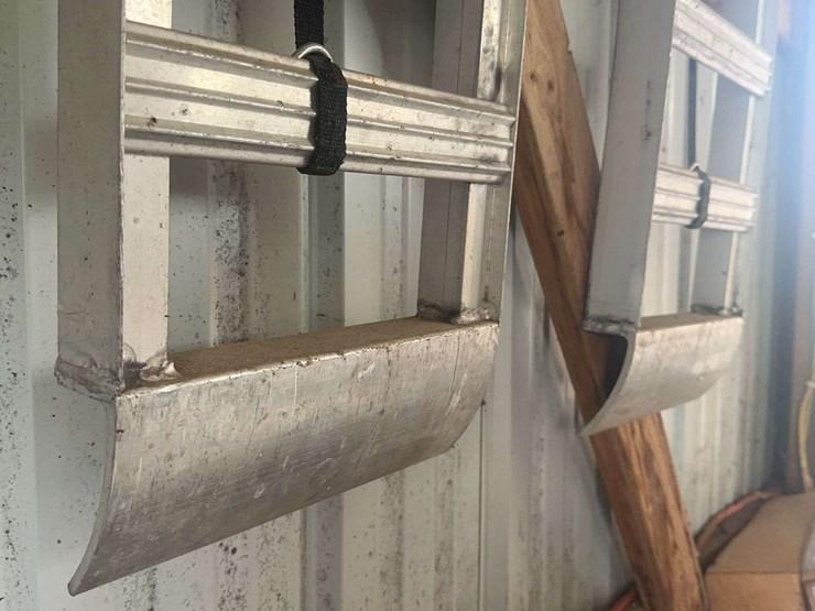 pair-of-heavy-duty-aluminum-loading-ramps-with-straps-image-3