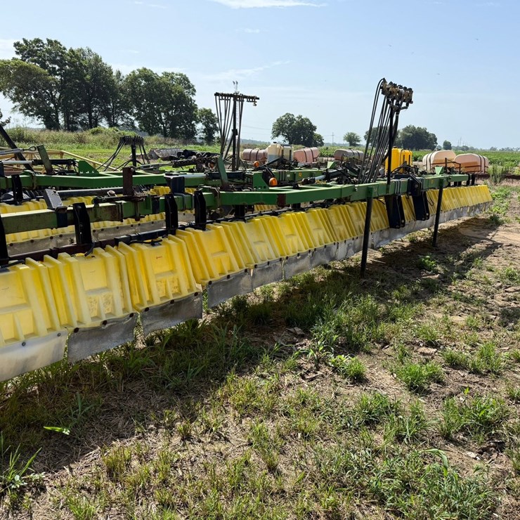 #2651 • Willmar Red Ball Broadcast WF640 40' Hooded Sprayer INV#2651