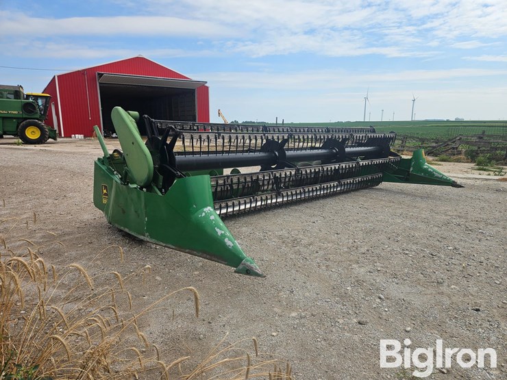 john-deere-220-image-3