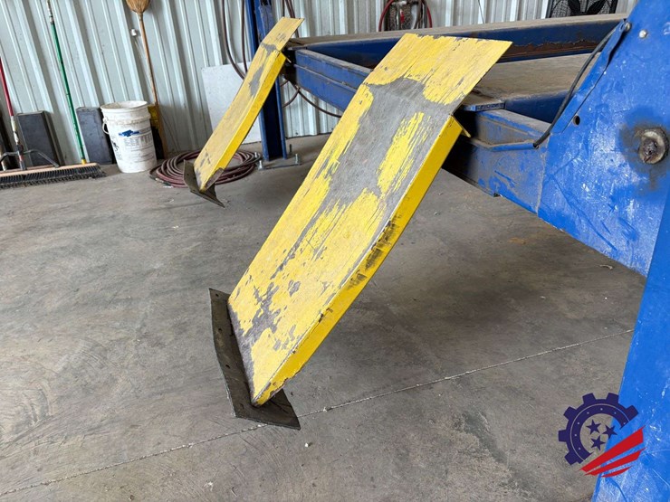 2014-bendpak-hds-14x-14,000-lb.-extended-four-post-vehicle-lift-with-dual-rolling-bridge-jacks-image-4