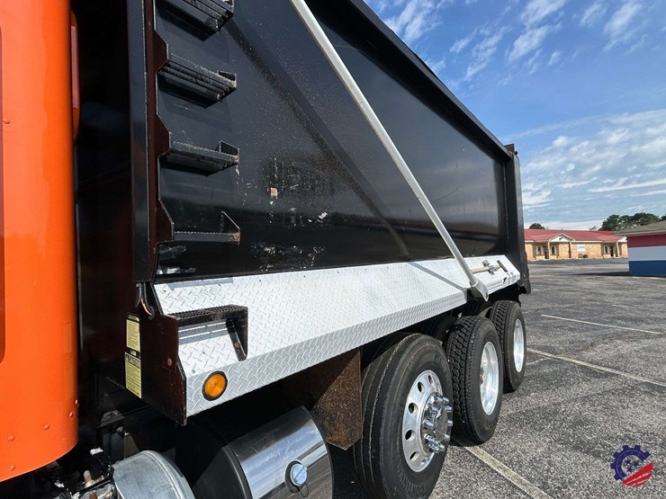 2016-peterbilt-367-image-14